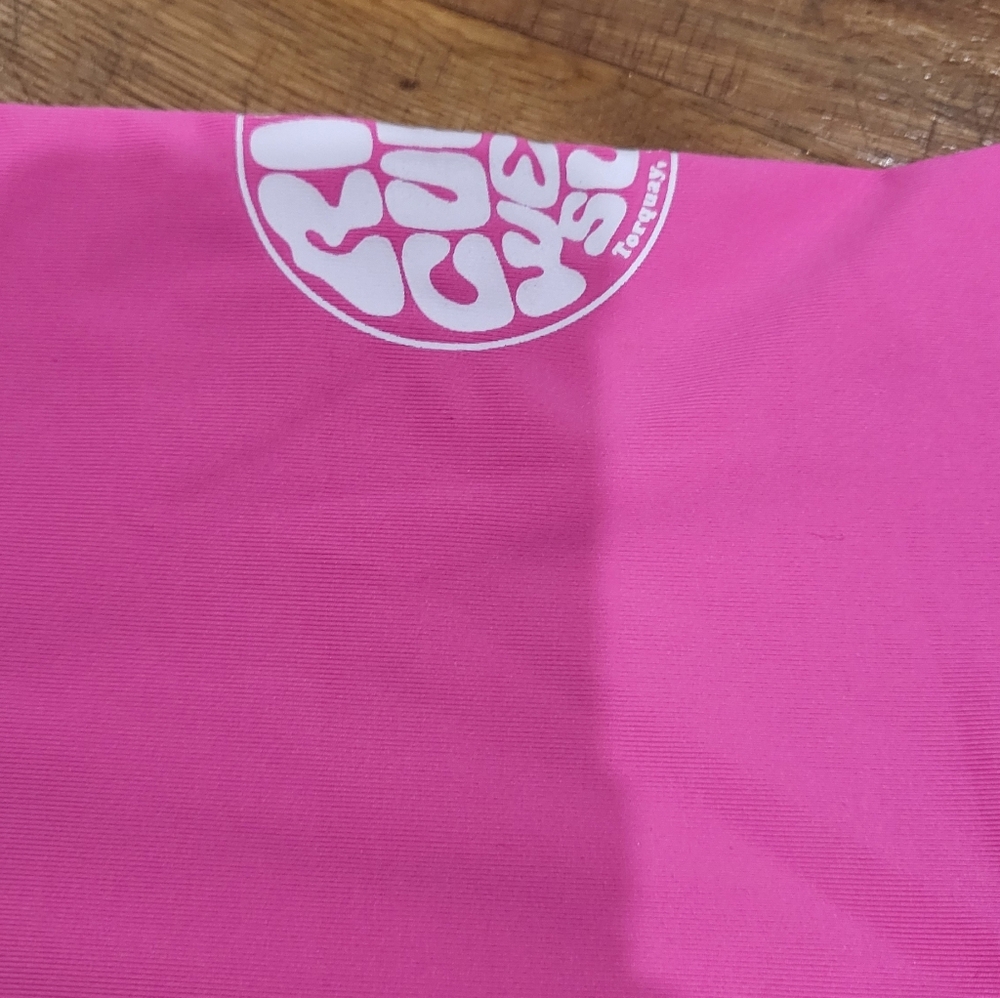 Rip Curl Rash Guard 50+UPF - Picture 3 of 8